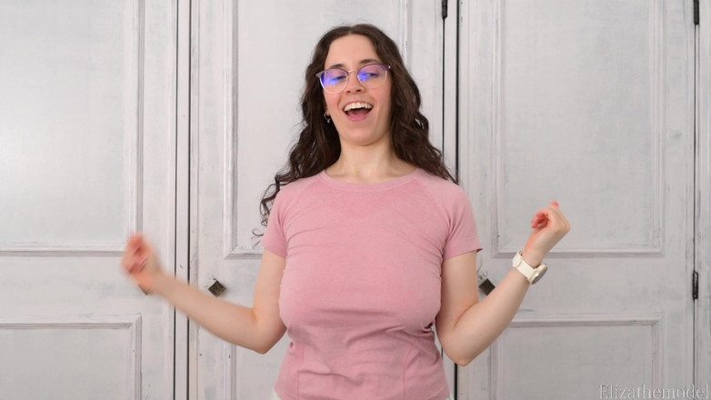 ElizaTheModel: ब्रालेस जिम छेड़ना फंतासी