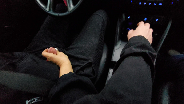 Step Mommy: Tante seksi amatir ini ngocok kontol supir taksi dan menggoda...