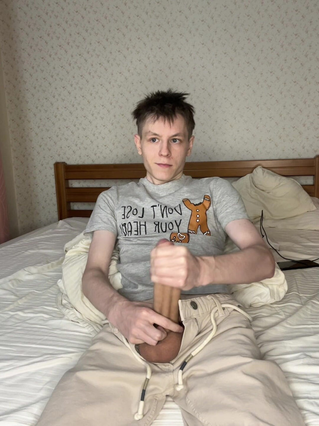 Three Days Abstinence Ends in Twink Bed Flooding (Evgeny Twink)
