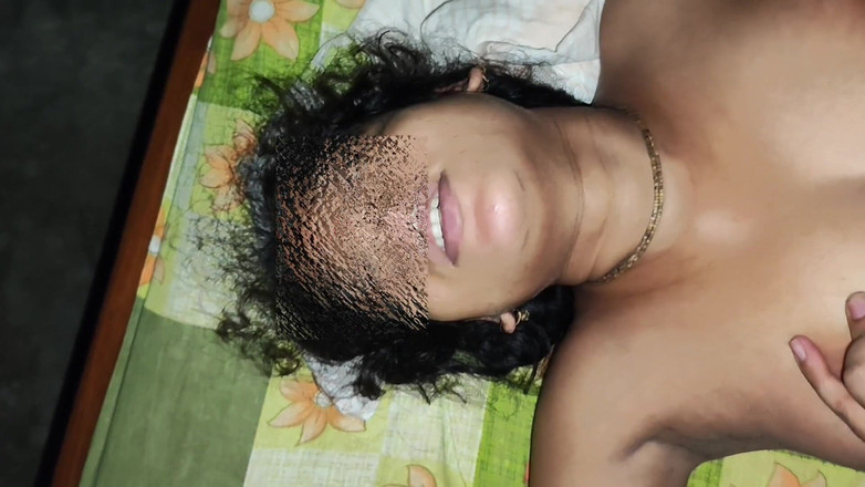 Ranaghat: Ateşli desi hamile boudi yatak odasında devar ile sert sikişiyor