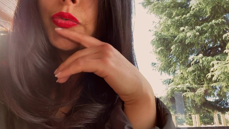 Luzyann: Risky outdoor squirt