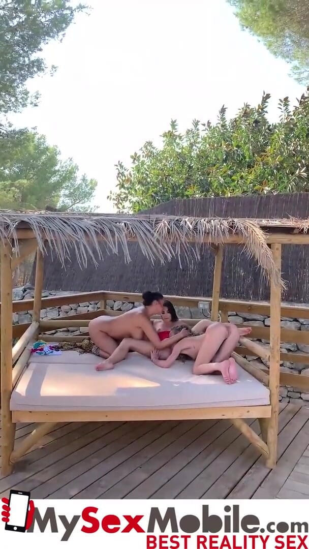 MySexMobile: Angel Emily, Anna Polina 그리고 Clea Gaultier 레즈 쓰리섬 - MySexMobile