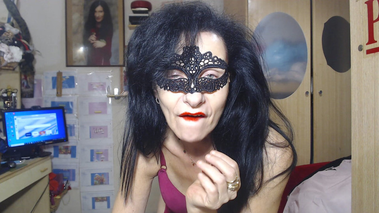 WEBREGINETTA2023: Piedi Scalzi Sputa Sui Piedi Pipi a Terra E Bagnare...