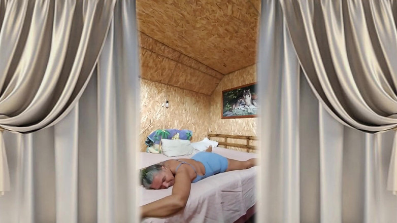 Lukerya: Dona de casa gostosa Lukerya saúda um novo dia