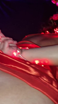 Att vara en knulldocka och låta honom slå mitt ansikte, slå min fitta och cumshot mig medan alla är bundna med Xmas Lights