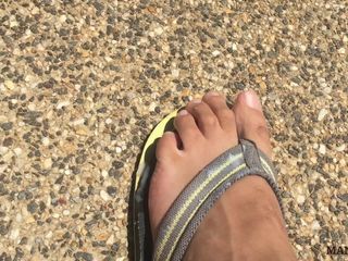 Manly foot: Buurvrouw neukt geëjaculeerd in mijn teenslippers! - sperma voetfetisj