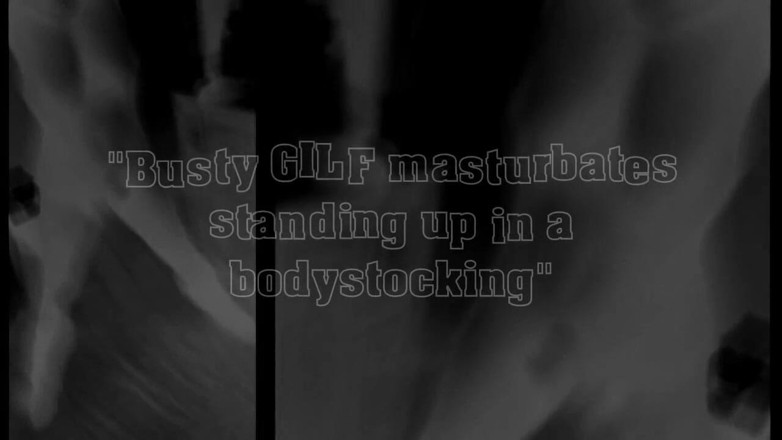 MarieRocks: İri göğüslü gilf hayvancılıkta mastürbasyon yapıyor