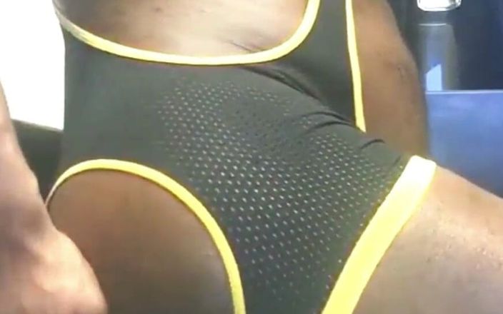 Black mature kinky muscle: オイルを塗ったXXLブラックマッスルバットディルドバウンス&amp;ベイト