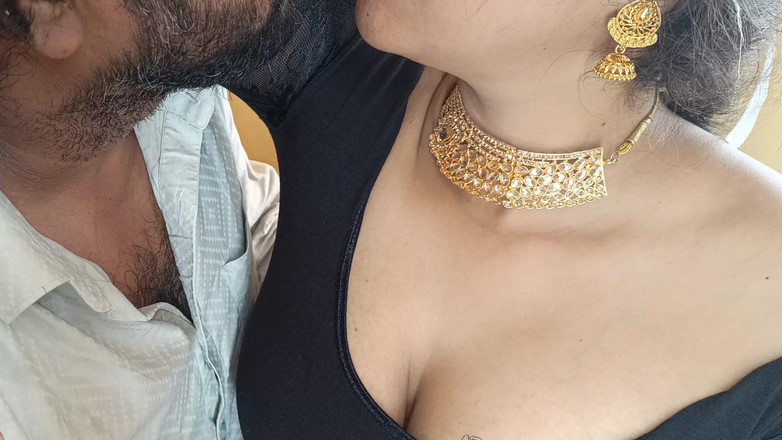 Pushpa porn: Gorący i słodki głęboki pocałunek warg