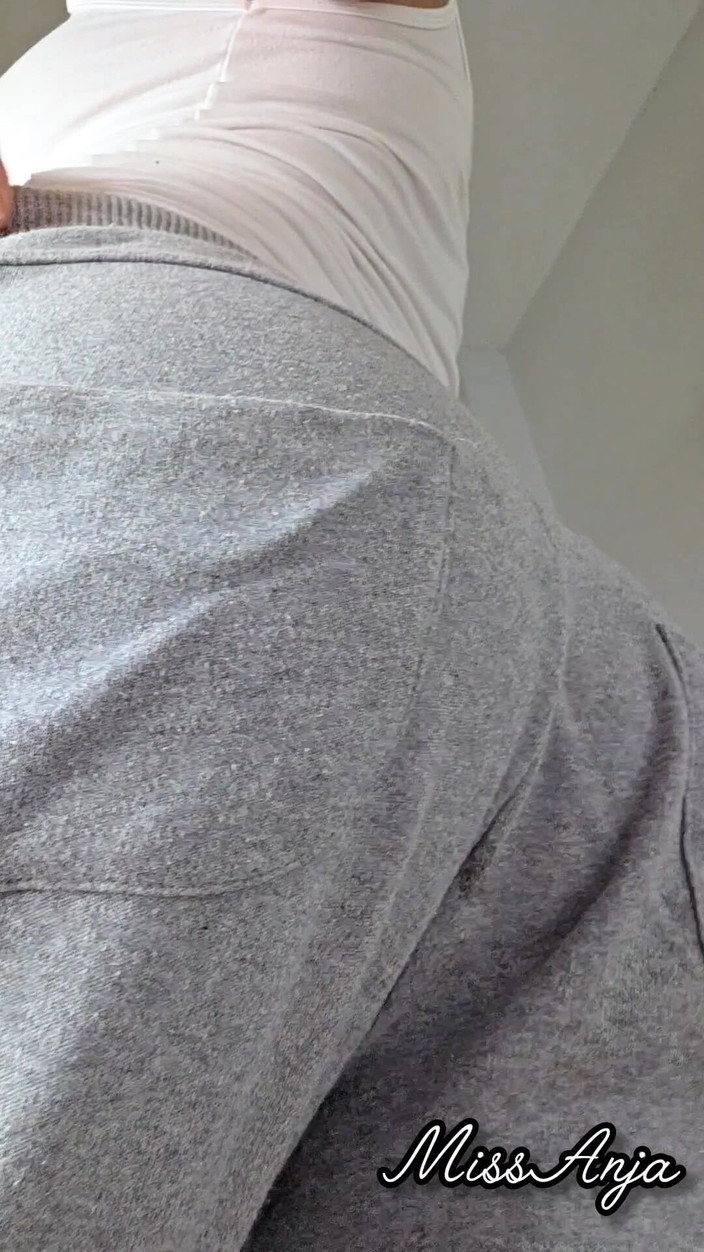 MissAnja_FH: 穿着我的灰色运动裤的大声