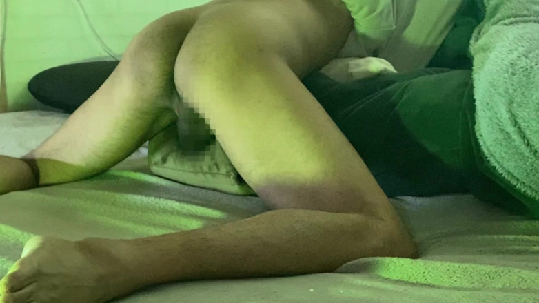 Manpicdeathmatch: Pillow Humping