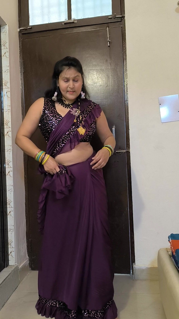 Puja555: Puja yenge çıplak dans ediyor