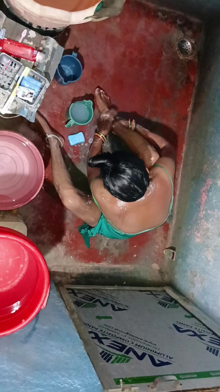 vijay_kumarpatel: Video de Han Hunt tomando un baño