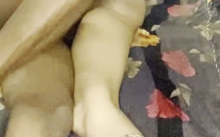 Madhya Sangeeta: Bharat bhabhi làm tình với người hầu nhà