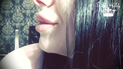 Goddess Misha Goldy: Saya melakukan bibir saya lebih besar! Bibir lebih besar - pancut...
