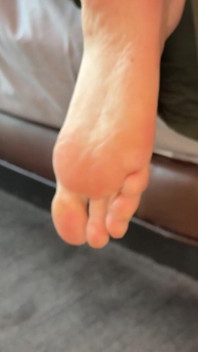 Heiße MILF fuß necken: Helle zehen & großer hintern delight