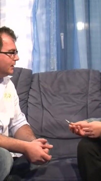 Lelaki matang dan MILF blonde menjilat pepek dan kongkek pepek dengan menjolok air mani dalam mulut