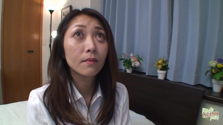 Magic Asian Pussy: Questo spinge il cazzo che voleva dentro di lei e...