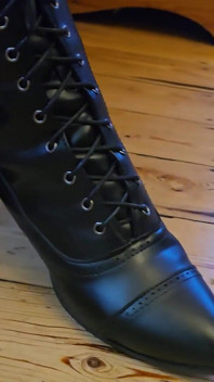 Bottes et collants en dentelle