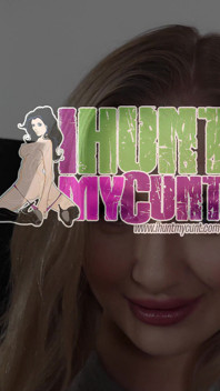 Horny Blonde Slut Cayla Lyons Hunts Her Cunt at Home