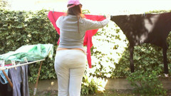 Nicoletta Embassi: Nicoletta Перт в саду, что подумают соседи?