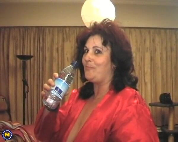 Mature NL: Sexy big ass amateur grandma smokes a cigarette