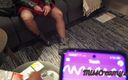 Miss Creamy: Public Flash - orgasmo femenino con juguete remoto en el centro...