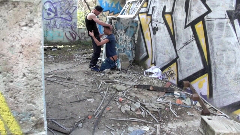 Gaybareback: French bottom fucked by scally boy discreet with XXL cock...