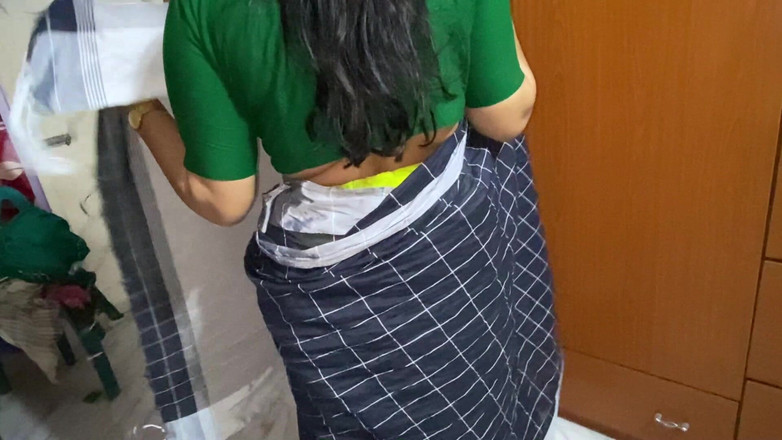 Tasnim Zara: Piękna piękność Desi pochodzi z zewnątrz i zmienia jej Sari.