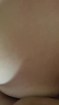 내 창자에 있는 공에서 정액을 주고 내 후장을 벌려줘