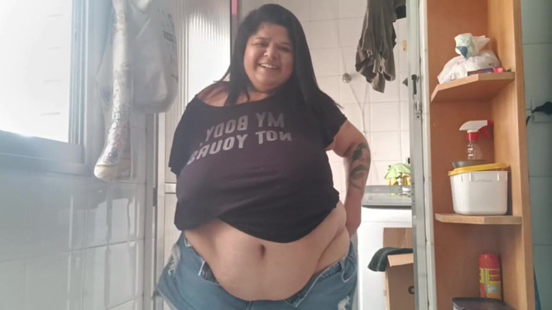 Mary Jhuana: BBW Smoking in the Service Area