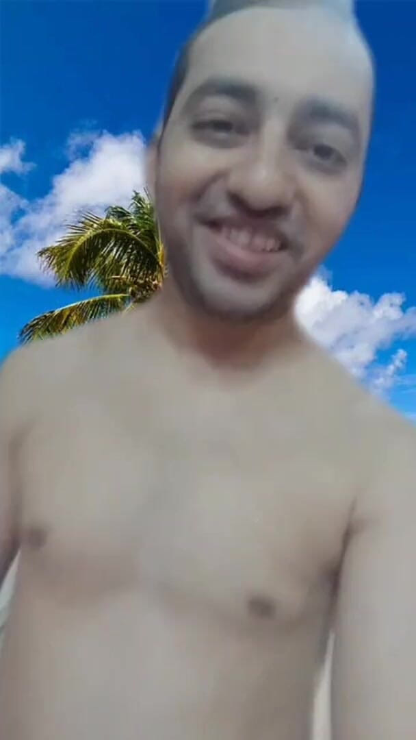 Cute & Nude Crossdresser: Nude boy on the virtual beach in AR Reels.
