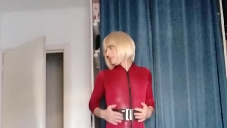Faustine: Fetish Crossdresser Merah Vinyl Lateks Catsuit