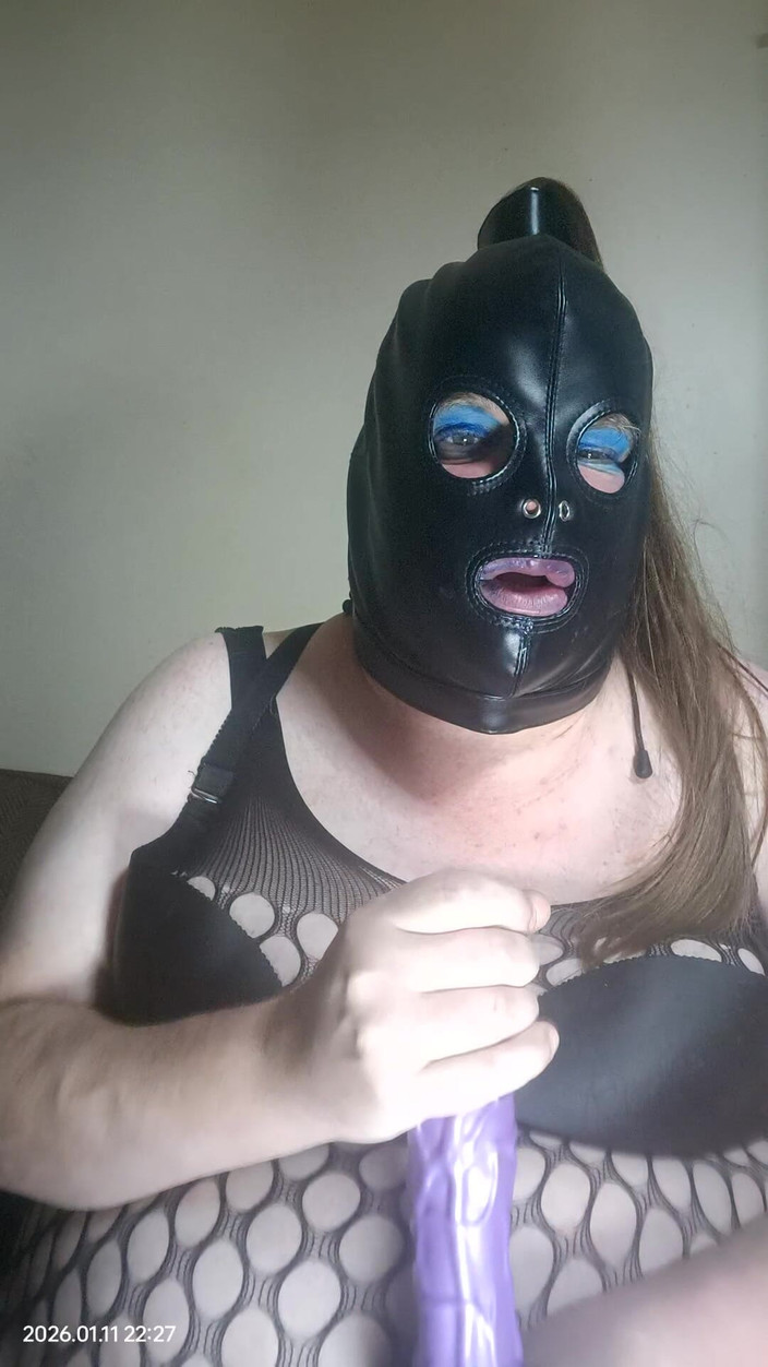 Stephanie-Nicole-TV: Bbw-tv heeft plezier met een paarse dildo