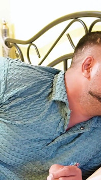 Una ragazza sexy indiana scopata dal suo amico e tutor di casa, Sesso a tre hardcore