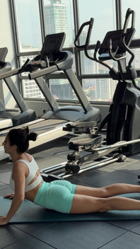 Yoga în pantaloni scurți strâmți și Top 4K