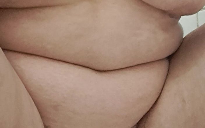 Mommy big hairy pussy: 继母小便并