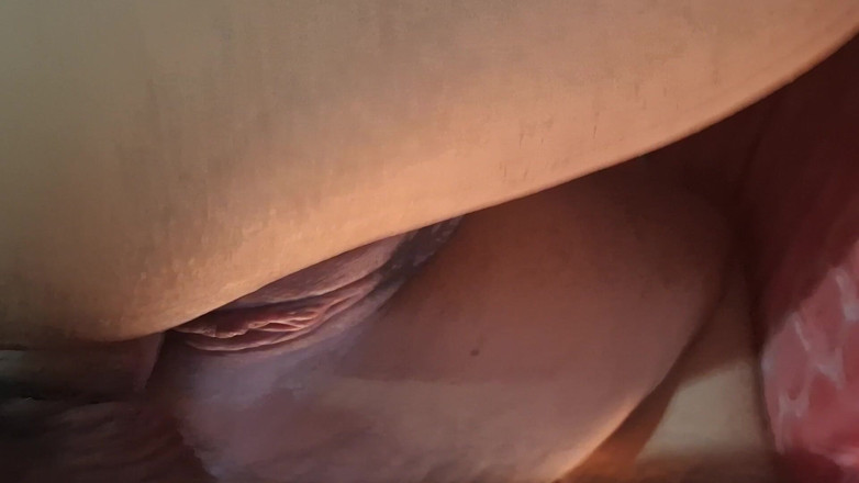 Sex-alg: MILF matură este futută cu putere de un bărbat negru