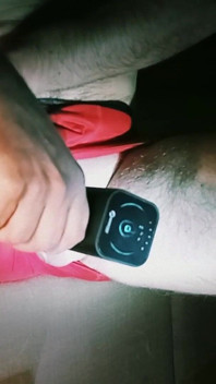 Stříkání do kalhotek! Masturbace s vibrátorem přes červené kalhotky!