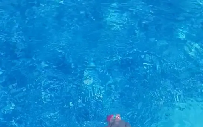 LittleSweetFeet: Lovely Morning to Have Coffee at the Pool...