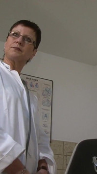 Milfs gostosas e ansiosas desfrutam de buceta com brinquedos - 3