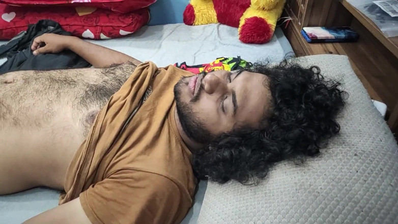 Vaishnavysharunraj: Mallu çift tarafından tişört ve palet elle muamele ve ayakla muamele,...