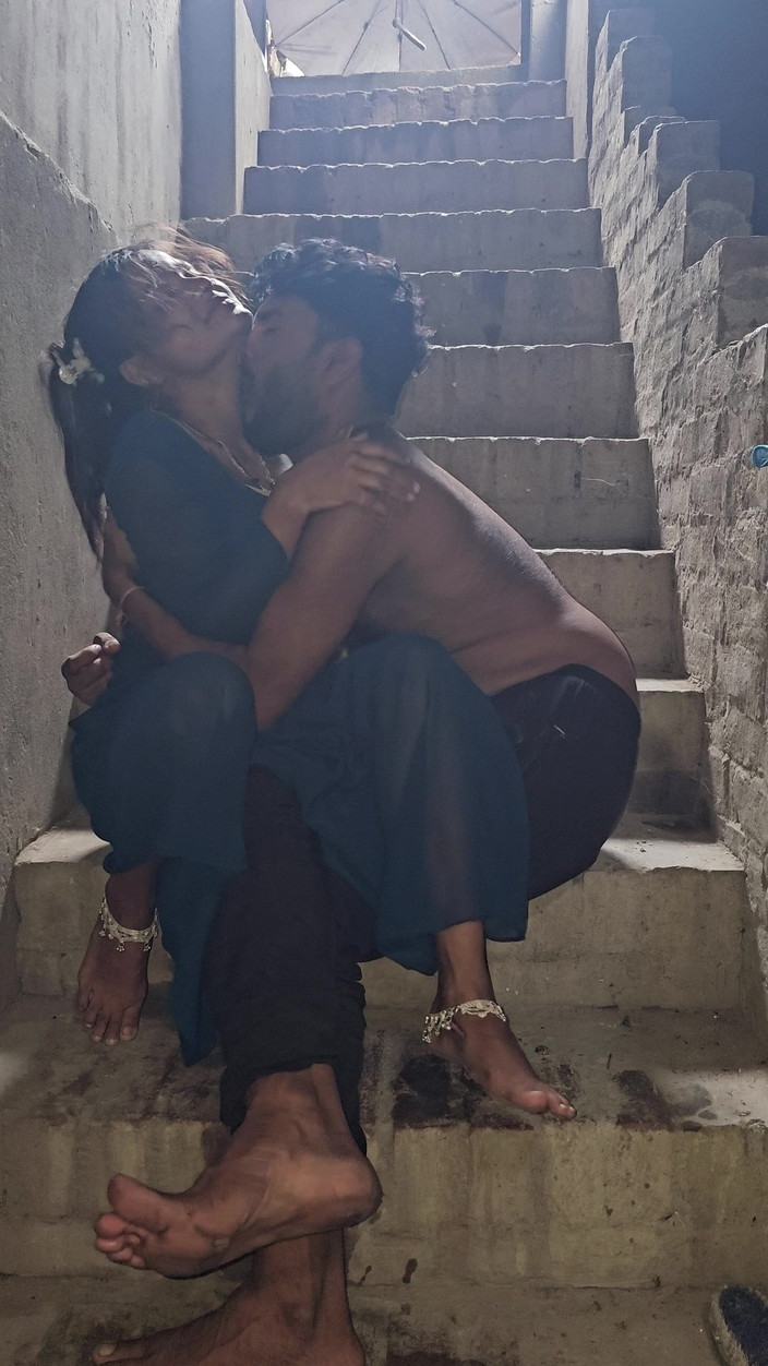 Aalox: Une desi indienne sexy baise avec son ami