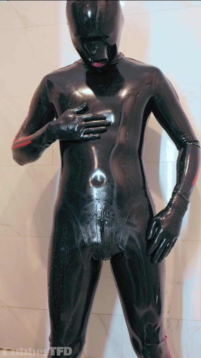 RubberTFD: Rubber Shower Series 4 [versi potret]