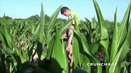 Crunch Boy: Slet geneukt door Franse twink in expositie hoekveld