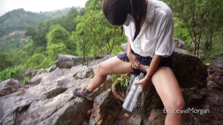 Bruce-and-Morgan: 雨中的食尿者