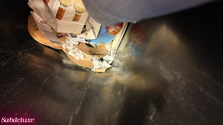 Sabdeluxe: 169 Schiacciamento di cartone Kiara