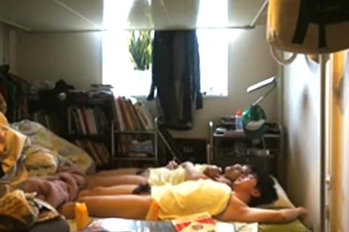 yellowsubmarine: Za zavřenými dveřmi: zlomek reality