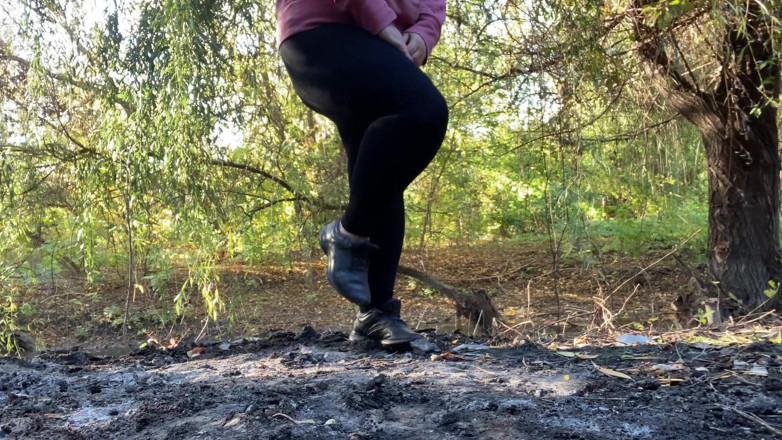 Elena: Pissing in nature and all the splashes in your face
