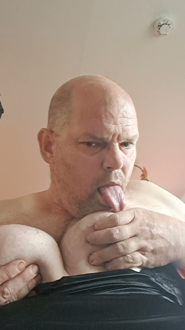 Fickspecht: Ta děvka a její prsa